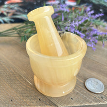 Load image into Gallery viewer, Yellow Calcite Mortar and Pestle