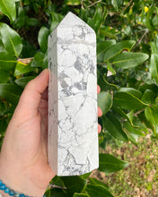 Load image into Gallery viewer, Howlite Tower