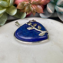 Load image into Gallery viewer, Lapis Lazuli Floral Pendant Necklace
